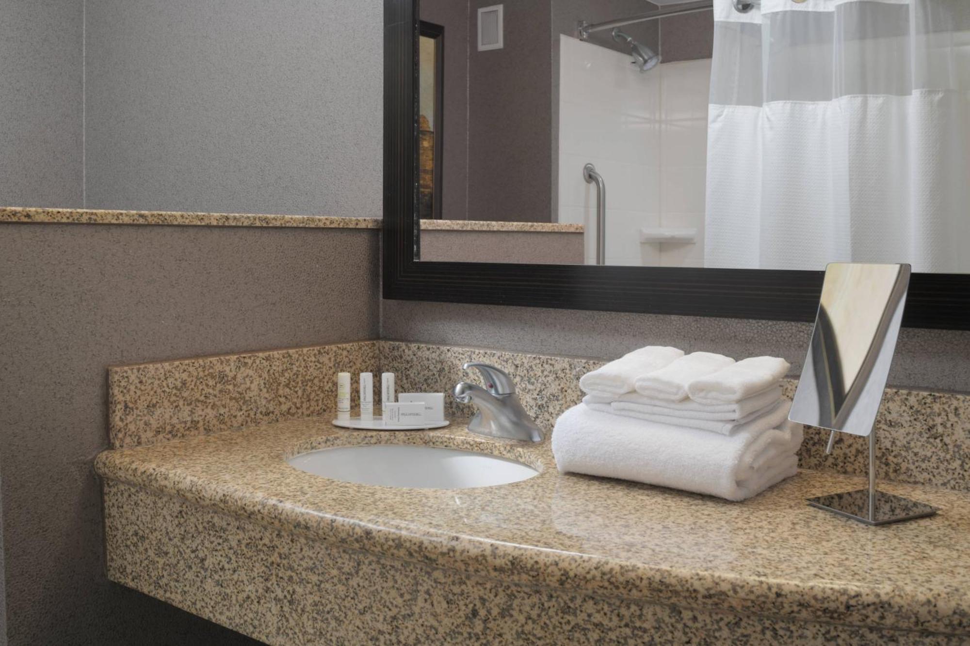 Courtyard By Marriott Riverwalk 3*