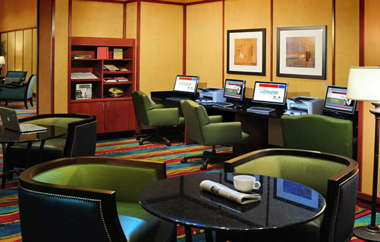 Courtyard By Marriott Riverwalk Hotel 3*